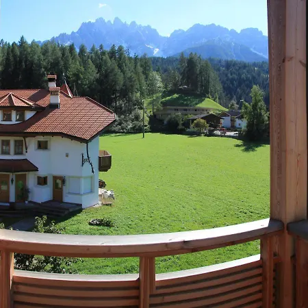 Garni - Am Burghuegel Hotel