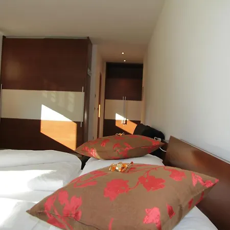 Hotel Garni - Am Burghuegel 3*